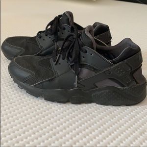 Black Nike Huarache Youth Sneakers 6.5